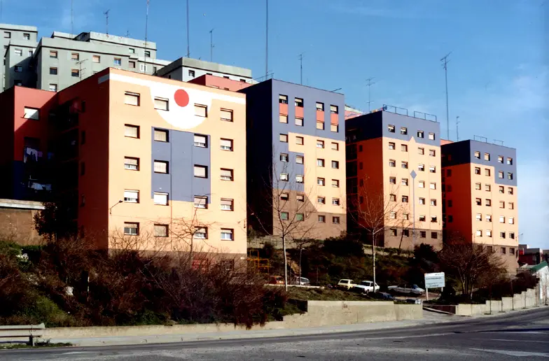 Reparación de 700 viviendas  de los Polígonos Oliveras y Can Franquesa. Santa Coloma de Gramenet (Barcelona). 1985-1995
