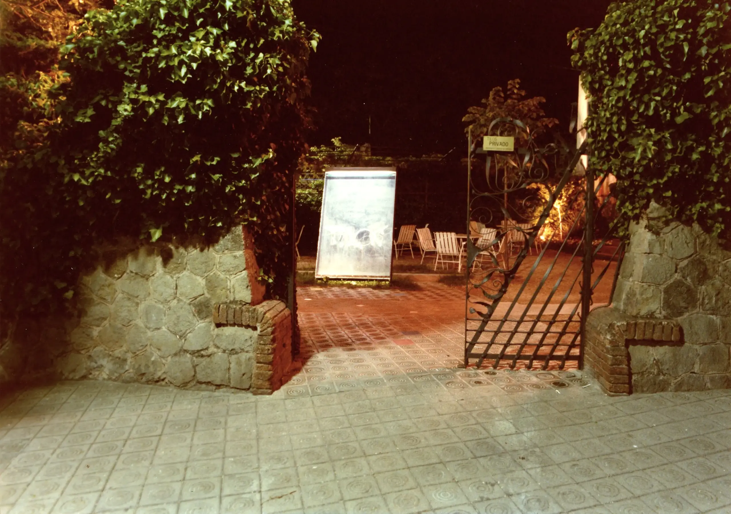 Transformación de edificio aislado, en Bar Musical/Terraza Tilos. 1984-1985